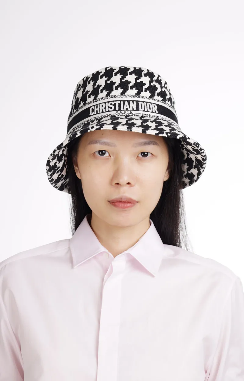 CHRISTIAN DIOR 30 Montaigne Small Brim Bucket Hat in Black/White with Large Houndstooth Motif 4
